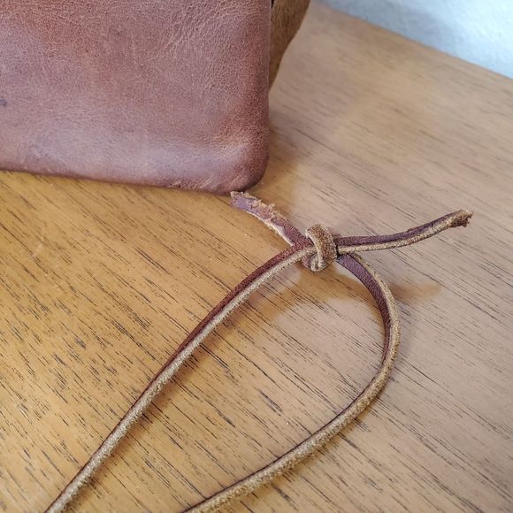 Roots Small Brown Leather Shoulder Purse Casual Wallet Canada Distressed Bag - Picture 4 of 8